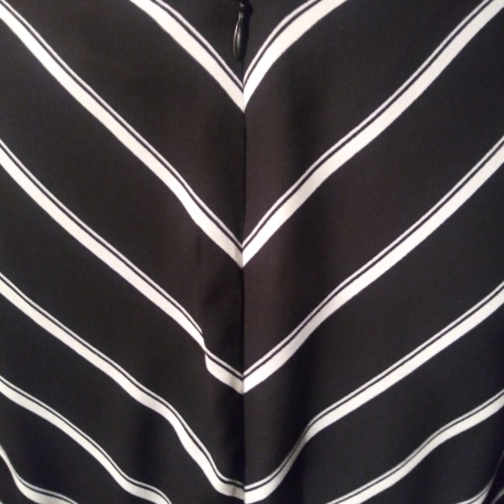 Women's size medium dress - Picture 4 of 7